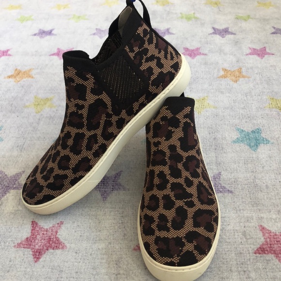 Rothy's Shoes - Rothy’s pull on Chelsea boot in wildcat